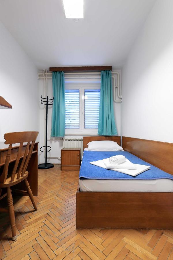 Rooms Studentsko Naselje Ivan Goran Kovacic Rijeka Oda fotoğraf